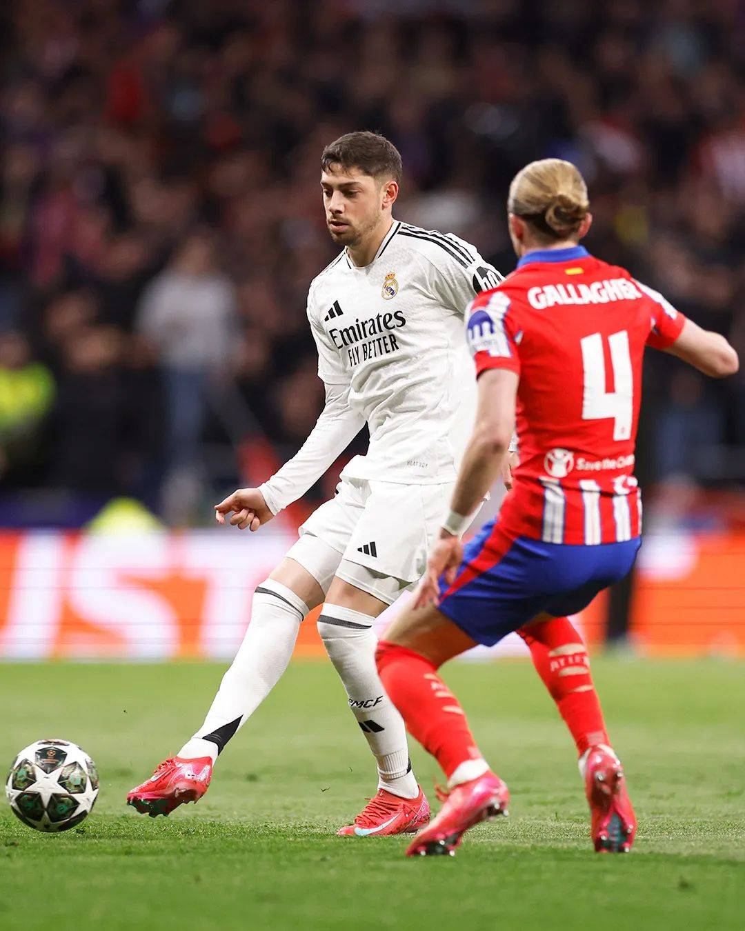 包含库尔图瓦守门员扑出点球，帮助球队守住胜利的词条