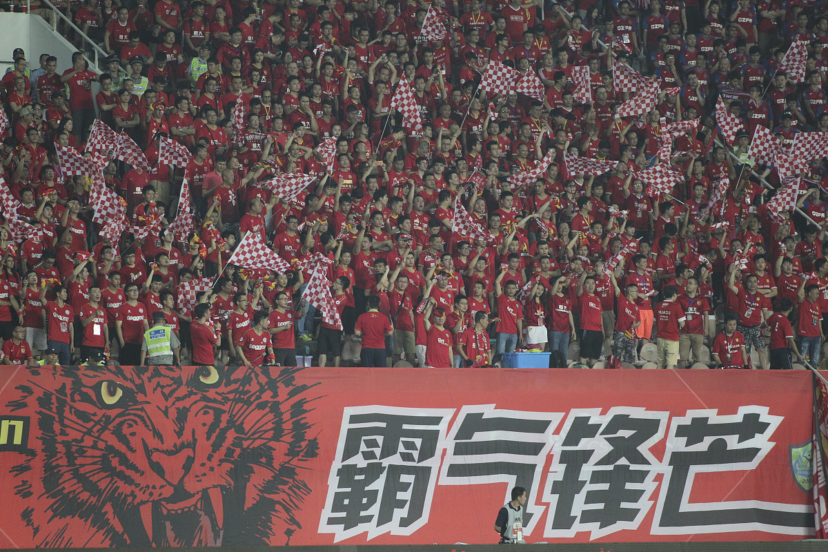 关于主场氛围火爆，球队士气高涨迎战强敌的信息