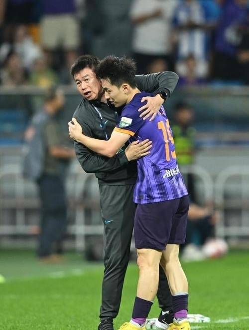 西蒙斯官方公布新规，唐斯引发争议，迎来胜利球迷热议！