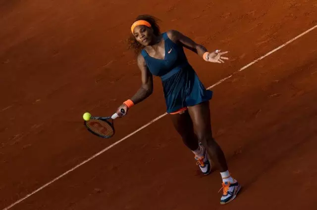 阿扎伦卡在德国队比赛中问鼎冠军,关键助攻引发热议!